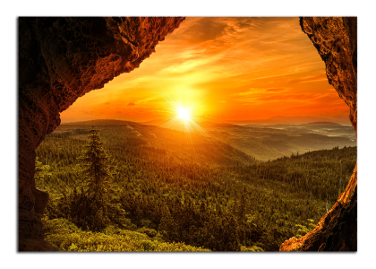 Západ slunce nad lesem